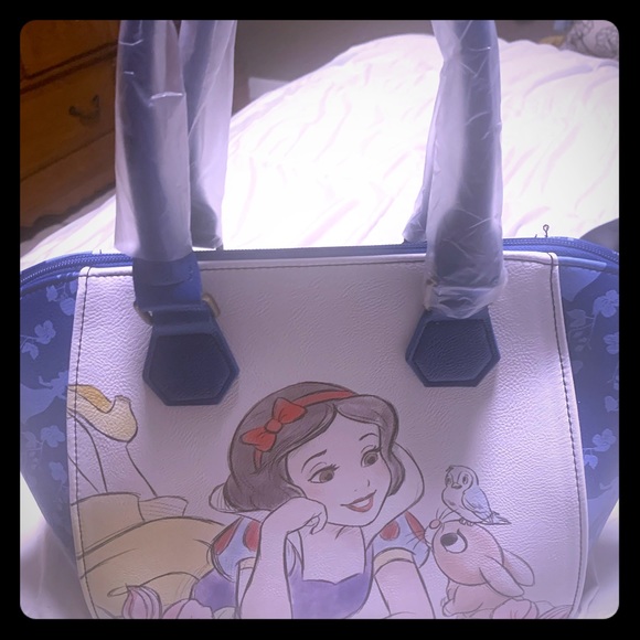 Loungefly Handbags - Loungefly Disney Snow White bag